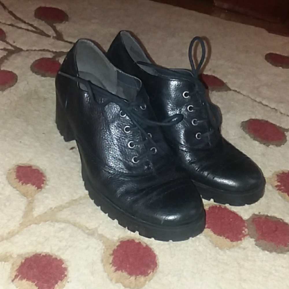 Lase up oxfords leather